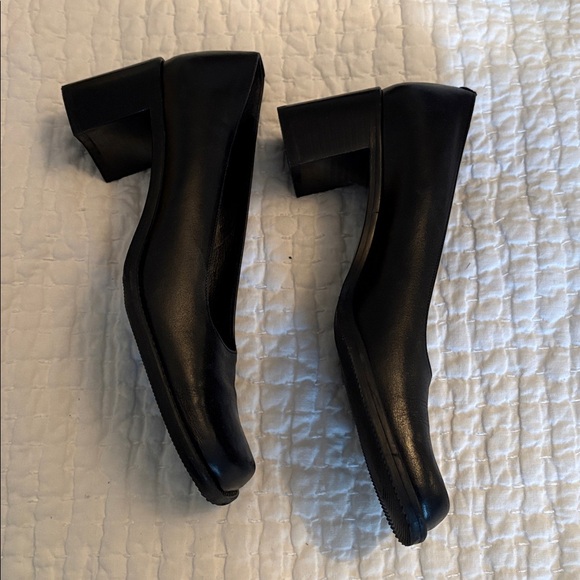 Bravo Browns Black Leather Women's Pumps Size 7.5 - Picture 2 of 3